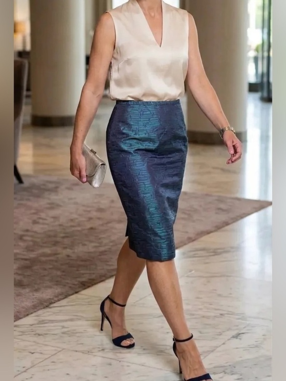 Travis Ayer Silk embroidered straight skirt
Formal Wedding guest    Sz 12